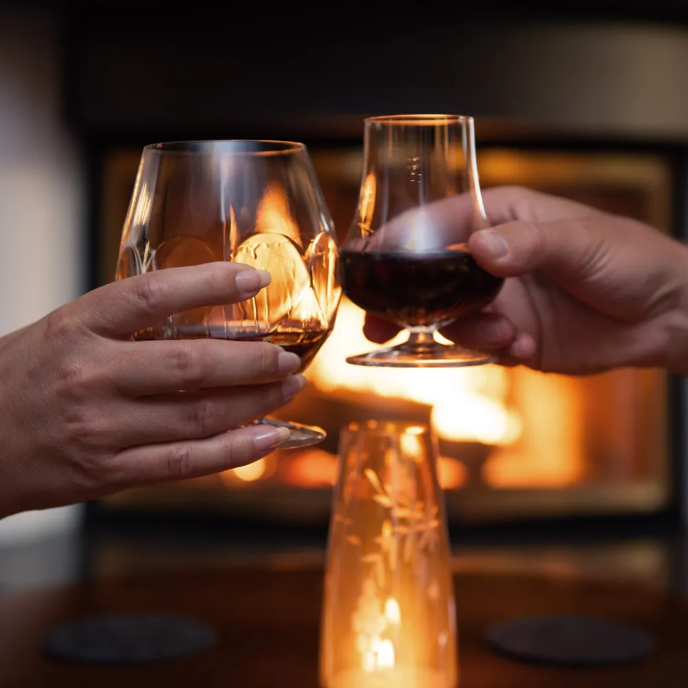 Cosy evening by the fireplace at the Alpenflora with a glass to unwind