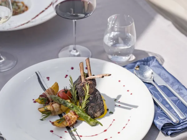 Wellnesshotel Alpenflora, Kastelruth, Seiser Alm, Dolomiten - Kulinarik und Weingenuss