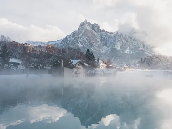 Infinit-Pool mit Spiegelung der Dolomiten